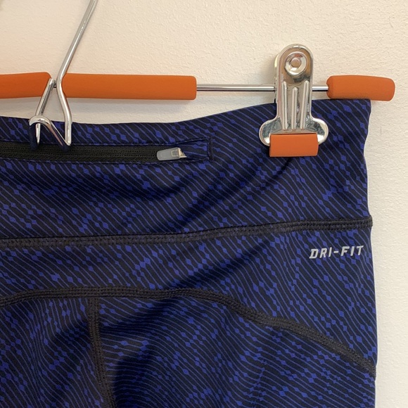 Nike DRI-FIT Capri Tights - Picture 5 of 7